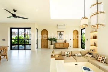 Peaceful Bali Villa Surrounded by Nature, Close to Beaches and Rice Field View