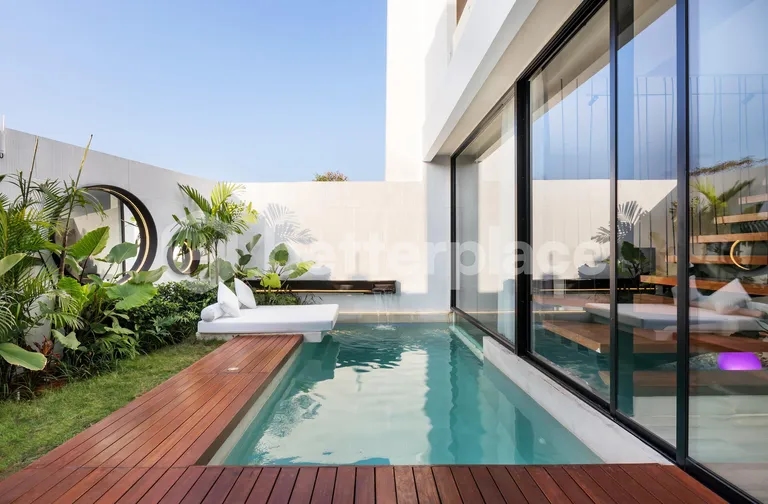 Modern 2 Bedroom Villa in Berawa – 5 Minutes to the Beach For Yearly Rental