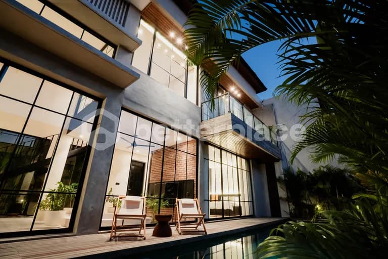 Luxurious Villa 2 Bedrooms for Sale Freehold in Cliff Side Uluwatu