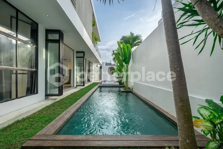 Chic 3 Bedroom Villa in Berawa, Modern Industrial Design in a Prime Tourism Zone