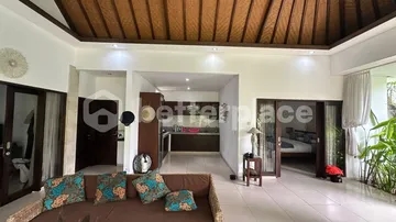 Charming Old-Skul Tropical Villa in Peaceful Berawa – 3 Bedrooms with Sunset Views