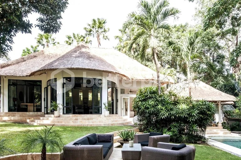 Rare Large-Land 2-Bed Villa for Rent in Umalas – Comfortable Tropical Home Near Bali’s Trendiest Beaches