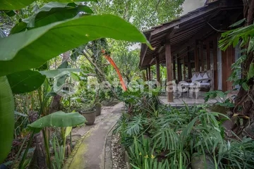 Luxurious and Authentic Joglo-Style Villa Freehold 7 Bedrooms in the Heart of Seminyak