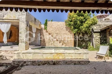 Timeless Elegance: Vintage Style Villa Overlooking the Ocean