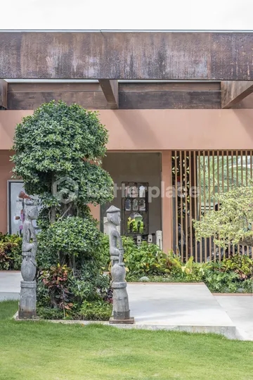 Luxurious 8 Bedroom Villa in Tumbak Bayuh, A Serene Family Retreat