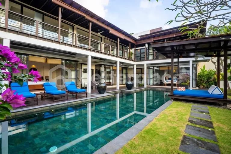 Experience Bali’s Best: Gorgeous Yearly Rental 4-Bed Villa with Rooftop Terrace and Private Pool