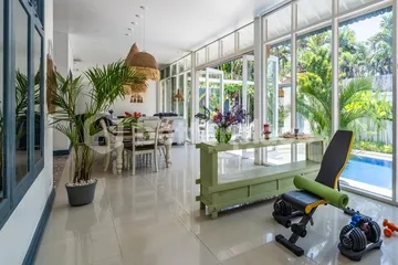 Cozy 2 Bedroom Villa in Kerobokan, 8 Minutes To Seminyak Beach