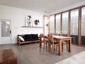 Prime Coastal Retreat: Spacious 5-Bedroom Yearly Rental Villa in the Heart of Berawa