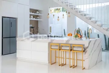 Modern 5 Bedroom Villa in Babakan, Canggu with Rooftop Jacuzzi, Gym & Strong Investment Potential