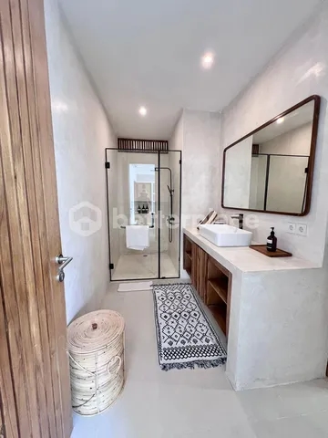 Idyllic Ibiza-Style Villa with Rice Field View from Rooftop and 15 Minutes from Pererenan Beach