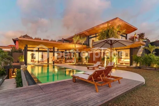 Elevate Your Lifestyle: Freehold Modern 5-Bedroom Uluwatu Villa with Ocean Breezes