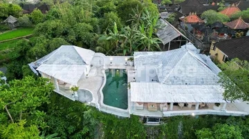 Luxurious 3-Bedroom Villa in Ubud with Breathtaking Rice Field Views