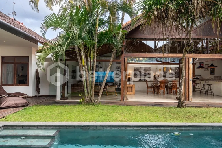 Charming 3-Bedroom Villa in Kerobokan with Tropical Garden and Pool – Only 10 Minutes to Seminyak Beach