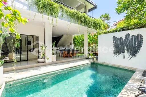 Charming Three Bedroom Villa with Open Living Space for Yearly Rental in Berawa