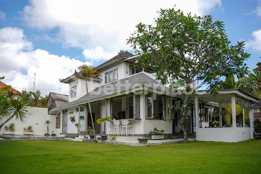 Unique Rustic Beach House, 3 Bedroom Villa in Canggu