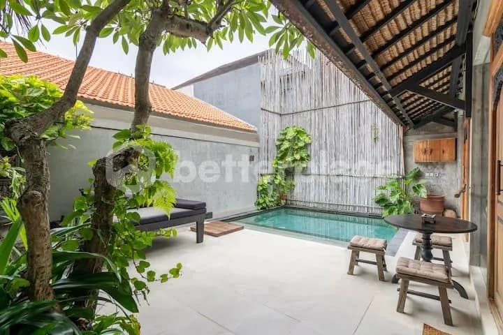 Elegant French-Designed Leasehold 1-Bed Villa in the Heart of Canggu, Just Minutes from Berawa Beach
