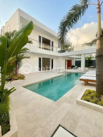 Premium Leasehold Property with Expansive Pool in Canggu – Tumbak Bayuh: Only 10 Minutes to Pererenan Beach
