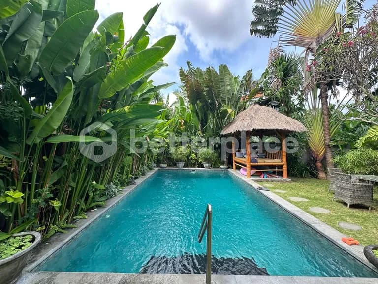 Charming Old-Skul Tropical Villa in Peaceful Berawa – 3 Bedrooms with Sunset Views