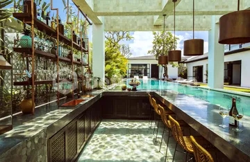 Luxurious 5-Bedroom Villa in Berawa, Unparalleled Elegance and Exquisite Amenities