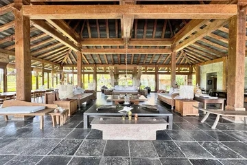 Majestic Joglo-Style 2-Bed Villa with 270° Rice Field Views – Serene Yearly Rental Near Nyanyi Beach