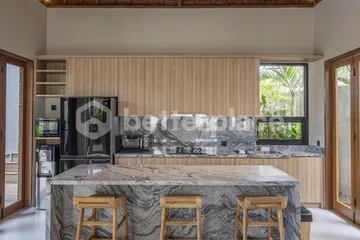Spacious 6-Bedroom Yearly Rental Villa in the Heart of Canggu, 8 Minutes Walking to Berawa Beach