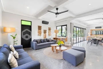 Stunning 5 Bedroom Villa in Prime Berawa – Great Investment Opportunity with Two Retail Shops