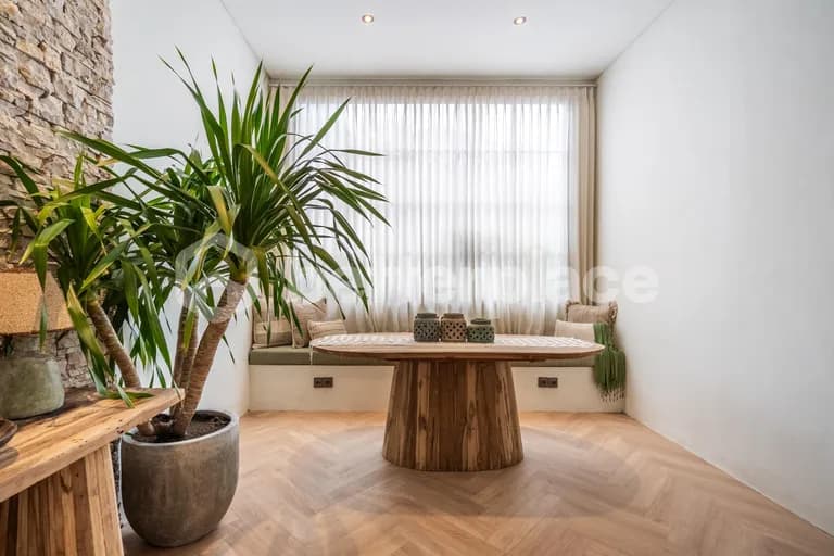 Modern 2 Bedroom Villa in Berawa with Rooftop Jacuzzi