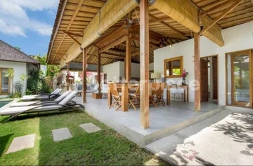 Bali Luxury Redefined: Exquisite Seminyak Leasehold Villa with Joglo Elegance