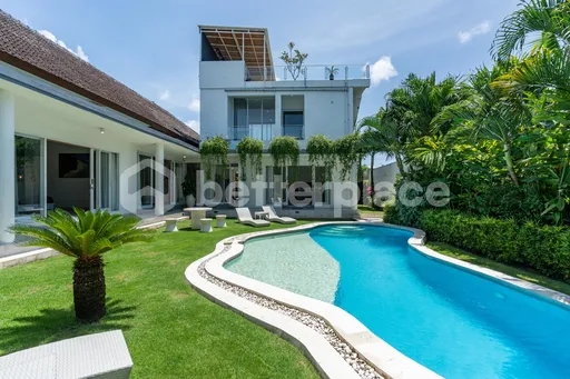 Beautiful 5 Bedroom Villa in Kayu Tulang – Batu Bolong
