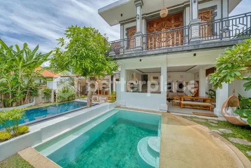 Ultimate Tropical Getaway: Spacious Minimalist 10-Bed Villa for Yearly Lease in Canggu – Echo Beach