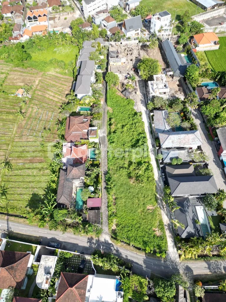 Strategic 900 sqm Land in Babakan, Few Minutes to Batu Bolong Beach