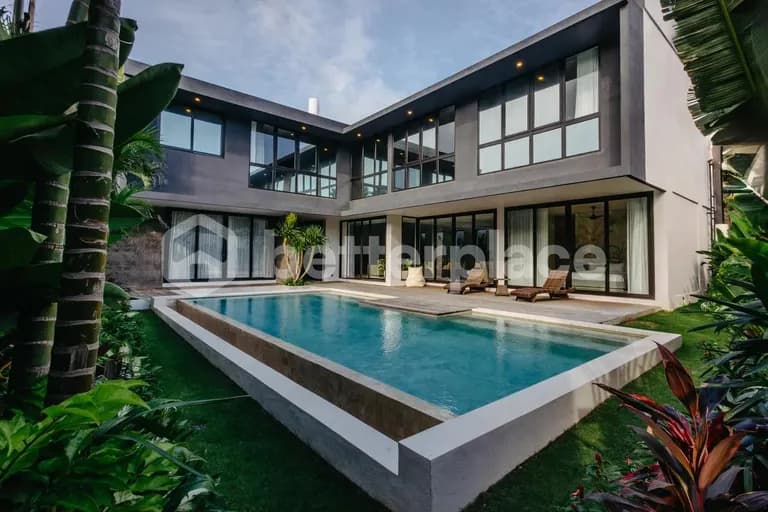 Modern Elegance in Bali: A 5 Bedroom Villa Masterpiece in Bumbak, Umalas