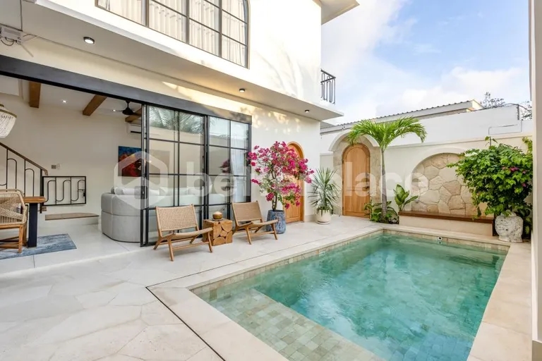 A Smart Entry into Bali Luxury Living – High-End Three-Bedroom Villa in the Prestigious Bukit Balangan Area