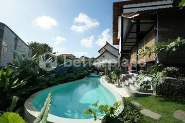 Elegant 3-Bedroom Villa with Expansive Garden in Bali