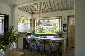 Unique Rustic Beach House, 3 Bedroom Villa in Canggu