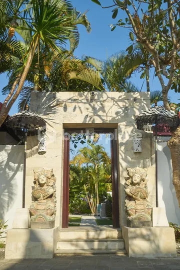 Elegant 3-Bedroom Villa Just 5 Minutes Walk from Batu Belig Beach