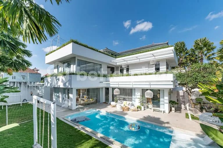 Modern 5 Bedroom Villa in Babakan, Canggu with Rooftop Jacuzzi, Gym & Strong Investment Potential