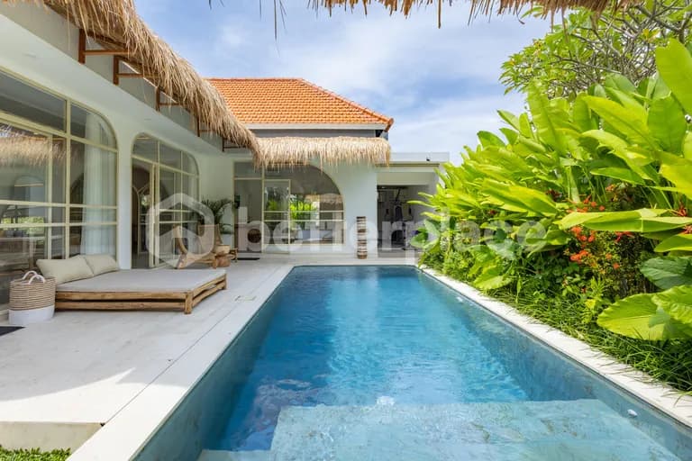 Modern 2 Bedroom Villa in Bali’s Famous Berawa Area For Yearly Rental