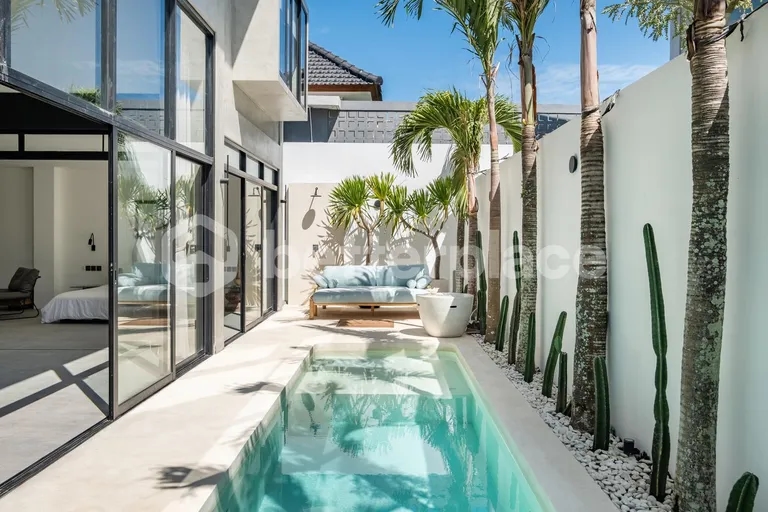 A Contemporary Minimalist Design, 3 Bedroom Villa in Berawa Walking Distance to The Beach