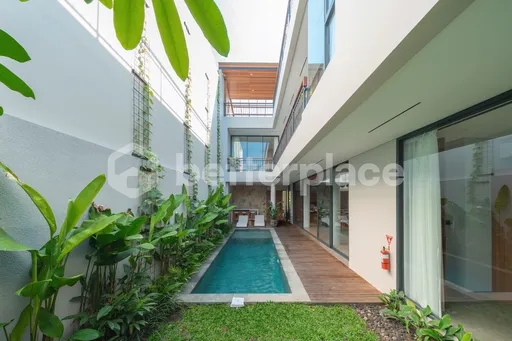 Modern 3 Bedroom Villa with Rooftop in Tumbak Bayuh