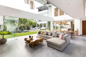 Experience Ultimate Comfort and Relaxation in this Spacious Berawa Villa