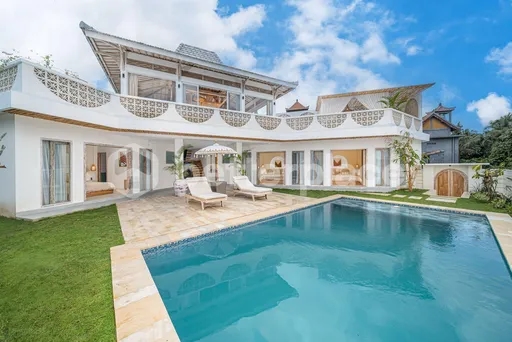 Refined Living Surrounded by Nature – A Fully Furnished Four-Bedroom Villa with Panoramic Sunset and Rice Field Views, Blending Privacy, Scenic Beauty, and Enduring Investment Appeal