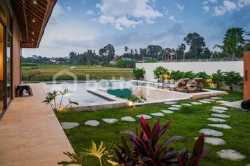 Ubud’s Tranquil Retreat: A Modern Spacious Tropical Villa with Rice Field Views