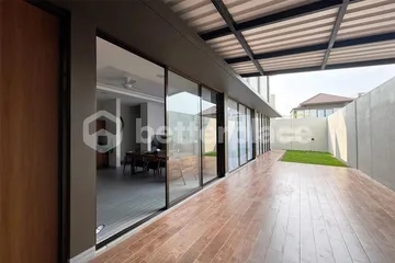 Prime Bali Real Estate: Your Dream Leasehold 3-Bed Villa Steps from Batu Tampih Beach