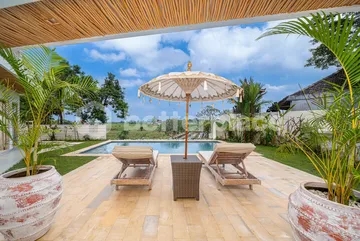 Refined Living Surrounded by Nature – A Fully Furnished Four-Bedroom Villa with Panoramic Sunset and Rice Field Views, Blending Privacy, Scenic Beauty, and Enduring Investment Appeal