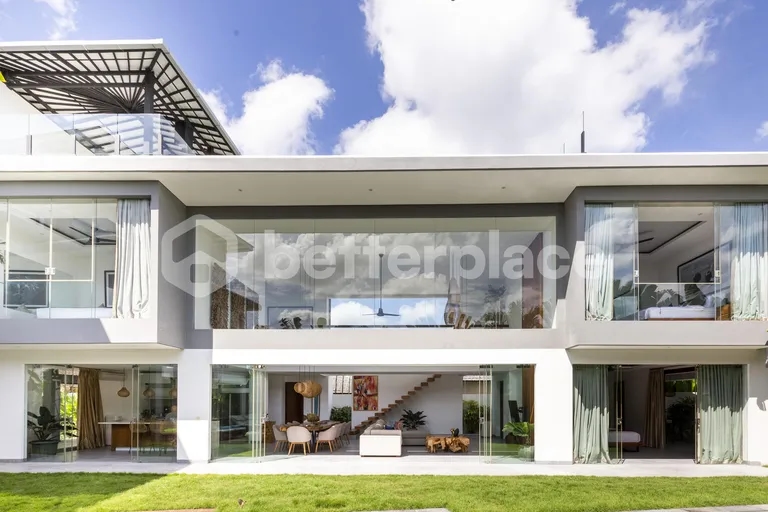 Experience Ultimate Comfort and Relaxation in this Spacious Berawa Villa