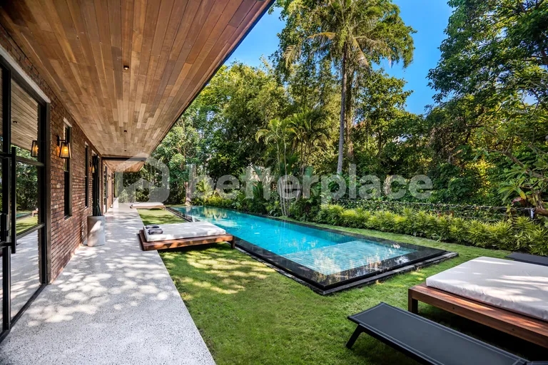 Stunning 5 Bedroom Villa in Pererenan – Modern Tropical Living Close to the Beach