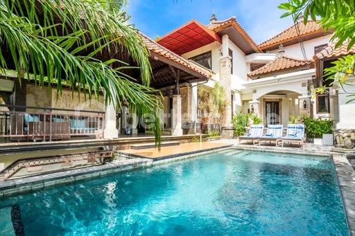 Modern 3-Bedroom Villa with Dual Living Spaces in Ungasan