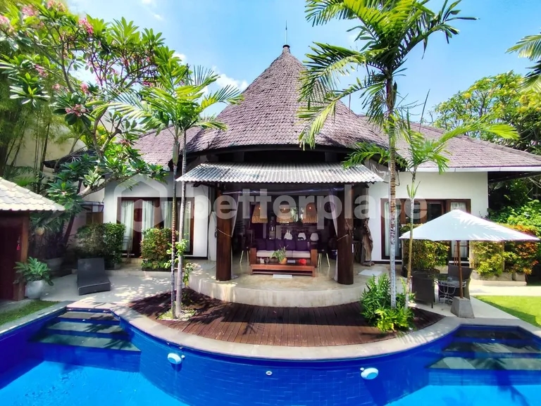 Strategic 4 Bedroom Villa, Prime Business-Oriented Villa for Sale in Kerobokan