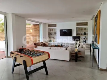 Spacious 4 Bedroom Villa in Kerobokan with Stunning Rice Field Views